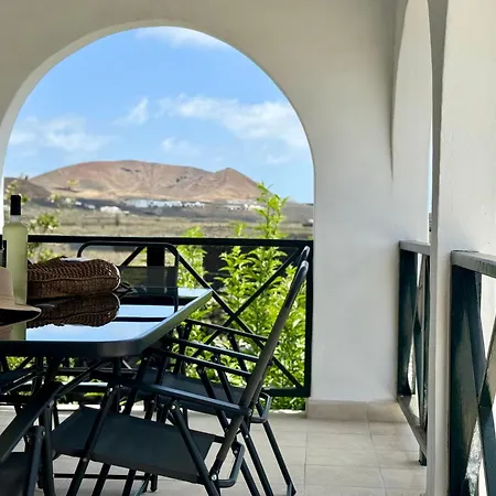Canaryislandshost I Azucena Вилла *